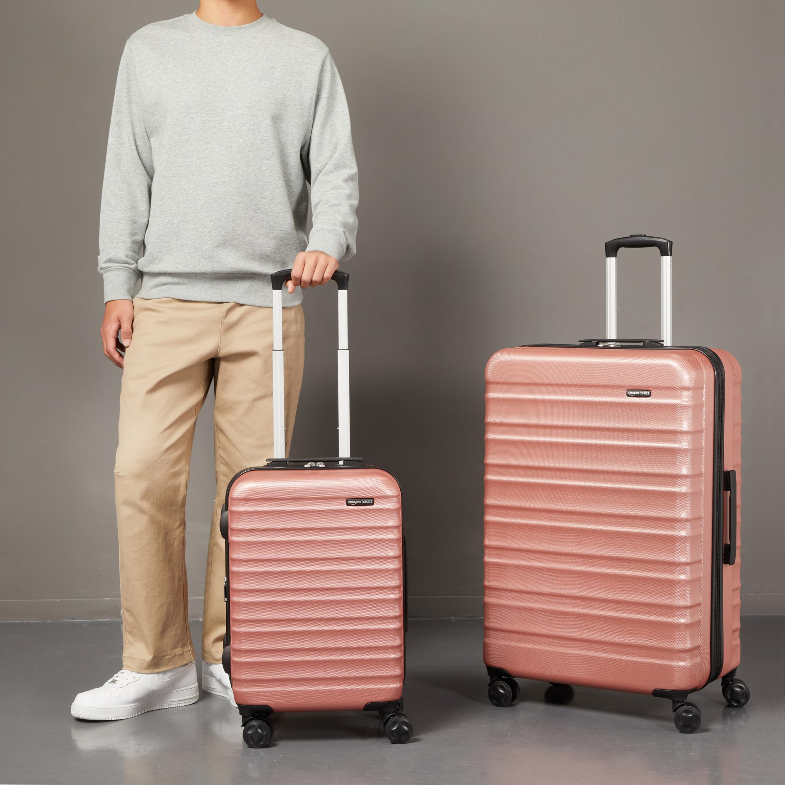 Amazon Basics Hartschalen-Koffer-Set, 2 Stück Erweiterbares Gepäck-Set (55, 78 cm), Kratzfeste ABS-Schale, 4 Rollen, Roségold